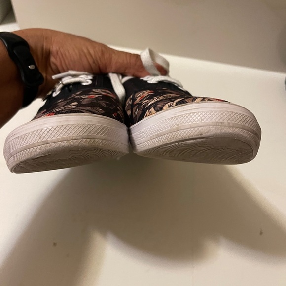 The Bradford Exchange Trevor Carlton 2014 Disney Mickey Mouse Sneakers - Picture 8 of 12